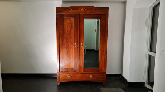 Kleiderschrank